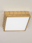 потолочный светильник с LED-подсветкой в квадратной латунной раме