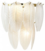 настенное бра с крупными декоративными стеклянными листьями