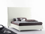 White Двуспальная кровать с высоким изголовьем Casamania & Horm