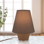 настольная лампа с широким текстильным абажуром коричневого цвета