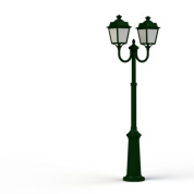 уличный фонарный столб с тремя рожками в зелёном цвете