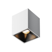 потолочный светильник квадратной формы белого цвета