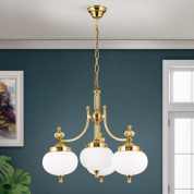 потолочная люстра с четырьмя матовыми стеклянными плафонами