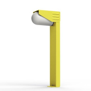 уличный фонарный столб с асимметричным плафоном в корпусе жёлтого цвета