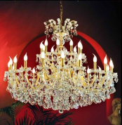 классическая подвесная люстра с золотистой рамой и кристаллами