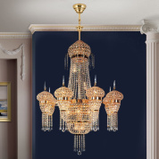 подвесная люстра с хрустальными подвесками и металлическим основанием золотого цвета