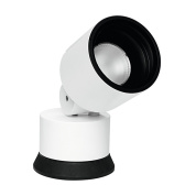 уличный прожектор с регулируемым направлением света и широким отражателем IP65