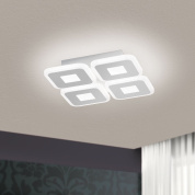 потолочный светильник с четырьмя квадратными световыми модулями в белом корпусе