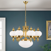 потолочная люстра с восьмью матовыми стеклянными плафонами