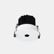 встраиваемый потолочный светильник с круглым корпусом и утопленной конструкцией