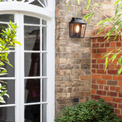 уличный настенный фонарь с прозрачными стёклами чёрный