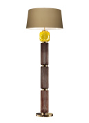 напольный светильник с текстильным абажуром и составным декоративным корпусом