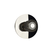 настенный светильник с декоративной панелью серебристого оттенка и золотой вставкой