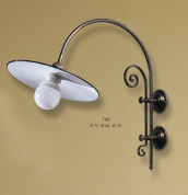 настенное бра с декоративным держателем и белым рассеивателем
