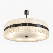 потолочная люстра с дисковым корпусом из матового стекла и металлической вставкой