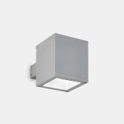 настенный фасадный светильник с квадратным корпусом из серого алюминия
