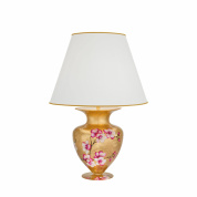 настольная лампа с круглым абажуром на золотом основании