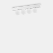 потолочный светильник с четырьмя шарами на белой прямой планке