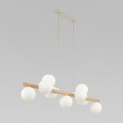 подвесная люстра с пятью шарообразными матовыми плафонами на деревянной штанге