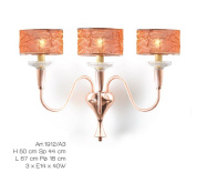 трёхрожковое настенное бра с полупрозрачными абажурами