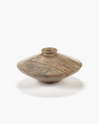 декоративная интерьерная ваза низкой приплюснутой формы из керамики