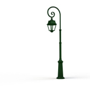 фонарный столб с зелёной опорой и подвесным плафоном