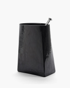 декоративная интерьерная ваза из черного стекла с интегрированной стеклянной трубкой