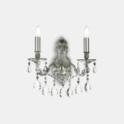 двухрожковое настенное бра с серебристым основанием и подвесками из хрусталя