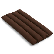 мягкая стеганая подушка для уличного стула в красно-коричневом оттенке