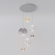 подвесная люстра с несколькими стеклянными шарами на круглой потолочной основе