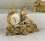 декоративные часы с барочным орнаментом