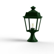 садовый светильник-столбик с фонарным плафоном зелёного цвета