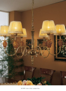 люстра с несколькими рожками и тканевыми абажурами