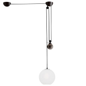 подвесной светильник с шарообразным плафоном на подвижной системе рычагов