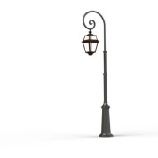 уличный фонарь коричневого цвета с металлическим корпусом и стеклянным плафоном