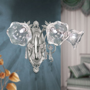 трёхламповое настенное бра с прозрачными гранёными плафонами в серебристой отделке