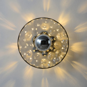 настенное бра с шарообразным плафоном из дымчатого стекла