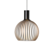 подвесной светильник с плафоном из черного шпона и ламельной структурой