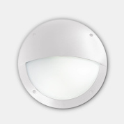 уличный настенный светильник белого цвета с полукруглым рассеивателем направленным вниз