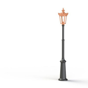 фонарный столб с прозрачным плафоном и медным верхом