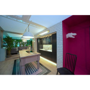 подвесная люстра с крупным купольным металлическим плафоном в скандинавском стиле