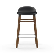 602788 Normann Copenhagen Form Барный стул с основанием из ореха, 65 см, черный