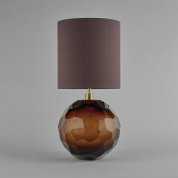 настольная лампа с коричневым абажуром и круглым стеклянным основанием