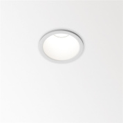 встраиваемый точечный потолочный светильник белого цвета