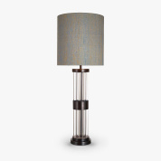 настольная лампа с цилиндрическим абажуром и прозрачной стеклянной стойкой