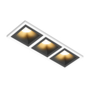 встраиваемый потолочный светильник прямоугольной формы с тремя утопленными источниками света