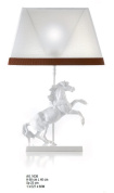 настольная лампа с королевским конным декором и тканевым абажуром