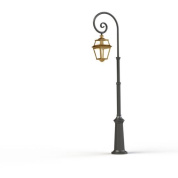 уличный фонарь золотистого цвета на изогнутой опоре с прозрачным плафоном