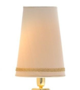 настольная лампа с гладким коническим абажуром и латунным основанием