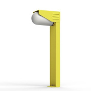 уличный фонарный столб с асимметричным плафоном жёлтого цвета